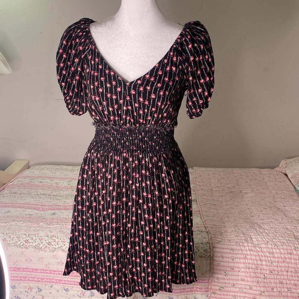 Black Tape | Mini Dress with Pink Floral Print and Puff Sleeves